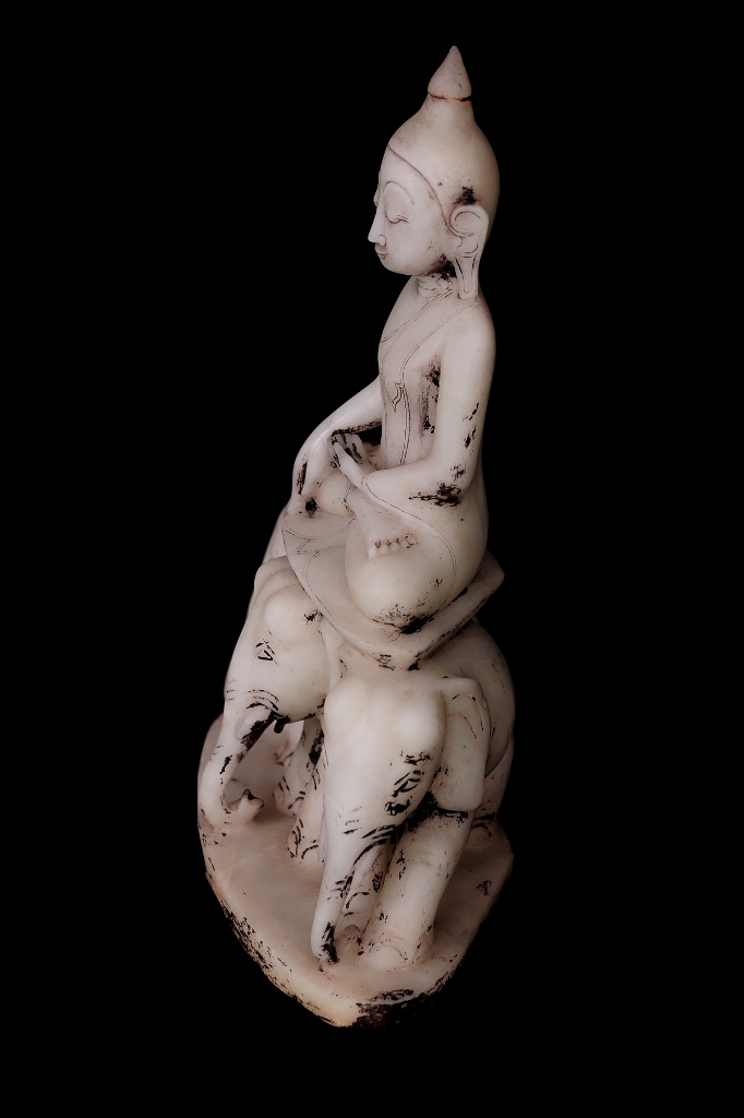 Extremely Rare 17C Alabaster Sitting Ava Buddha #DW014